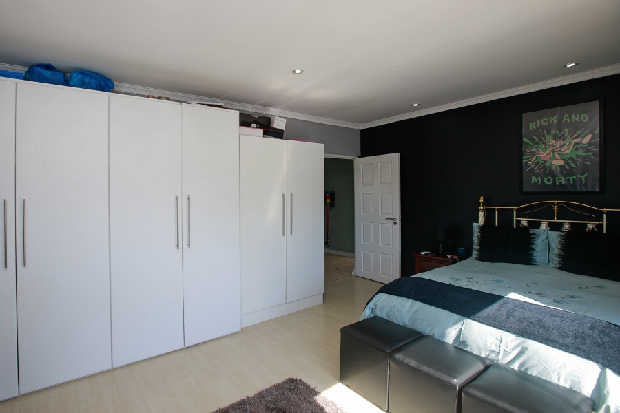 5 Bedroom Property for Sale in Claremont Western Cape